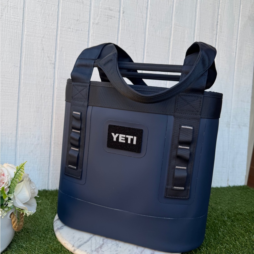 YETI 20 CARRYALL TOTE BAG
in Navy Blue - Durable New Tags summer travel - Picture 16 of 16
